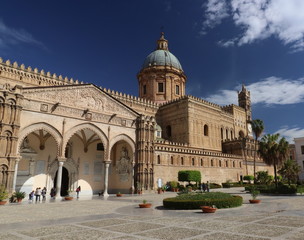 Fototapeta na wymiar Cattedrale di Palermo Sicilia Italia