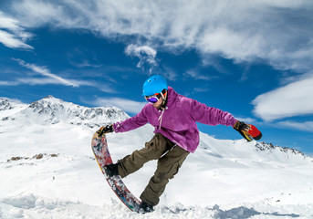 Snowboarder in mountains