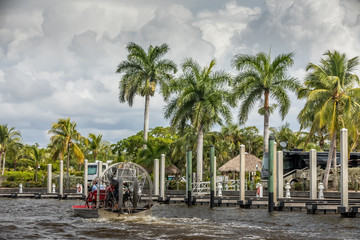 Fototapeta premium Rejs statkiem powietrznym Everglades