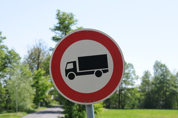 schild einfahrt verboten innenstadt lkw fahrverbot diesel