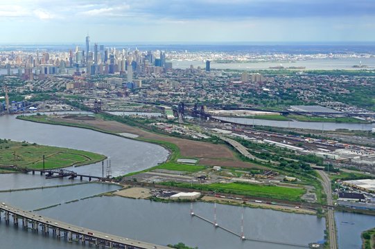 Fototapeta Aerial view of the Manhattan skyline in New York City seen from an airplane window in New Jersey
