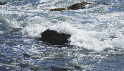 海　波　しぶき　岩　素材