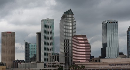 Obraz premium City of Tampa / Storm Gloomy City Skyline