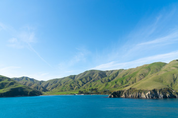 Obraz premium South Island coastline from ferry crossing