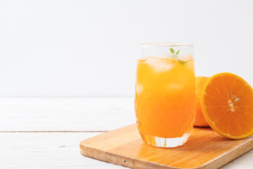 orange juice with ice