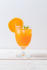 orange juice with ice