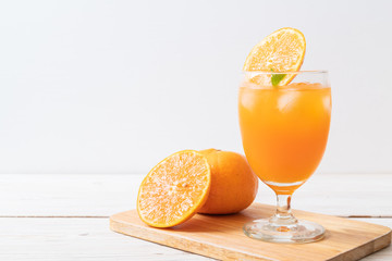 orange juice with ice