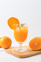 orange juice with ice