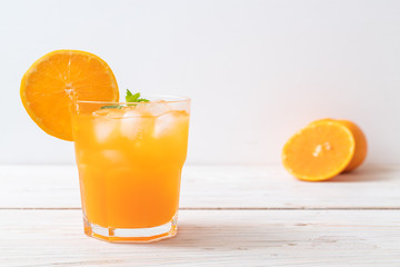 orange juice with ice