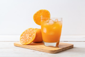 orange juice with ice