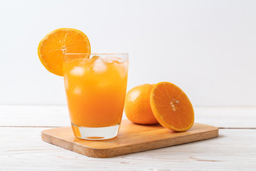 orange juice with ice