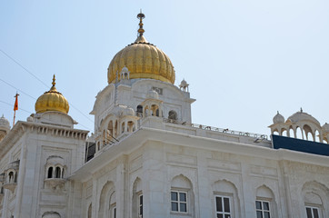 The mosque white with a yellow dome to Delhi
