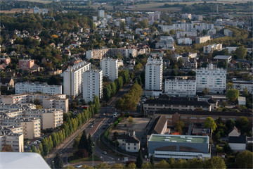 vue aérienne de la ville des Mureaux dans les Yvelines en France