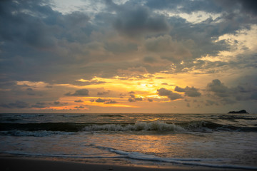 Obraz premium Golden sunset cloudy sky on calm and clean the beach.