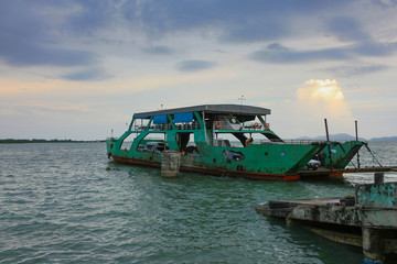 Fototapeta na wymiar Ferry en Thailande
