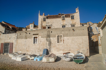 Vieille ville de Komiza, île de Vis (Croatie)