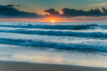 Fototapeta premium Blue Seas Bold Sunrise