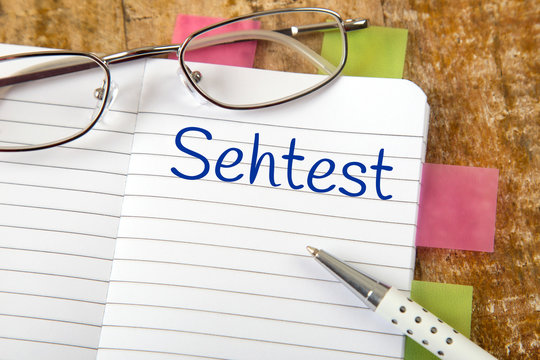 Eintrag im Notizbuch: Sehtest