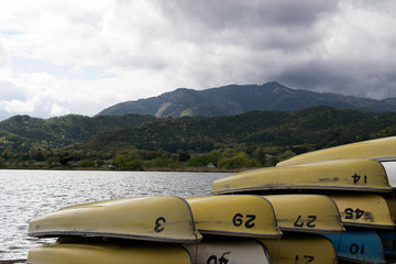 山と池とボート