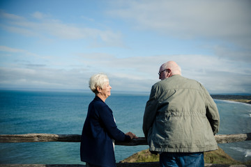 Fototapeta premium Happy senior couple enjoying the view of the ocean