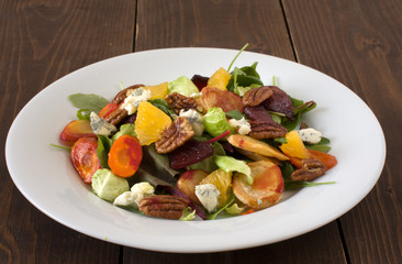 Salad with baked carrot, parsley, beetroot, maple syrup, pecan, gorgonzola cheese, salad mix and orange