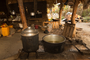 Cocina en restaurante de Myanmar, Asia.