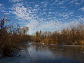 Obraz na płótnie Canvas The first thin ice on the river Izh, Udmurtia