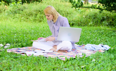 Steps to start freelance business. Online or freelance career ideas concept. Guide starting...