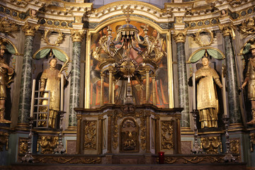 Fototapeta na wymiar Chœur et maître-autel avec son retable (1822). Eglise Saint-Gervais et Saint-Protais. / Choir and high altar with its altarpiece (1822). St. Gervais and St. Protais Church.
