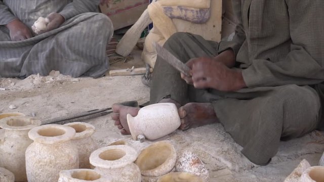Handicraft alabaster Luxor 3