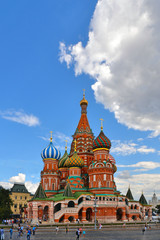 Fototapeta na wymiar St. Basil cathedral church and historical architecture with cloudy blue sky in Red Square Moscow, Russia