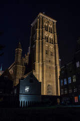 Obraz premium St. Mary's Church or formally the Basilica of the Assumption of the Blessed Virgin Mary is a Roman Catholic church in Gdansk at night, Poland.