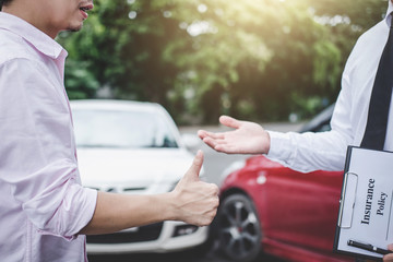 Insurance Agent and customer shaking hands after claim contact, Traffic Accident and insurance concept