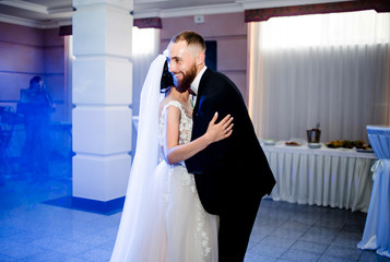 Fototapeta premium Cool dance newlyweds on the dance floor