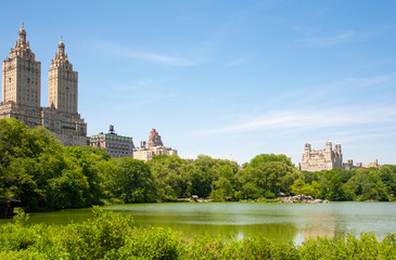 Fototapeta na wymiar The Dakota Apartments and pond as seen from Central Park
