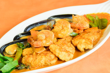 Stir fried shrimp, fish, squid and mussel in Thai red curry paste.