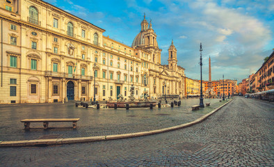 Fototapeta premium Plac Piazza Navona w Rzymie, Włochy. Zbudowany na miejscu Stadionu Domicjana w Rzymie. Architektura Rzymu i punkt orientacyjny.