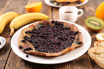blueberry omelet and fruits