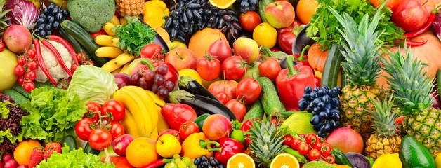 Rolgordijnen Diverse verse rijpe groenten en fruit. Voedsel concept achtergrond. © Serghei V