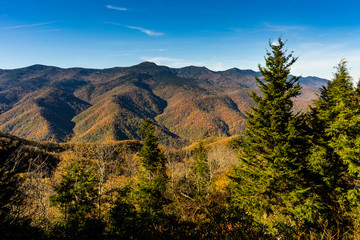 Obraz premium Mountains on a blue sky day, fall season.