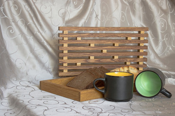 Fototapeta na wymiar wooden desk cups bread