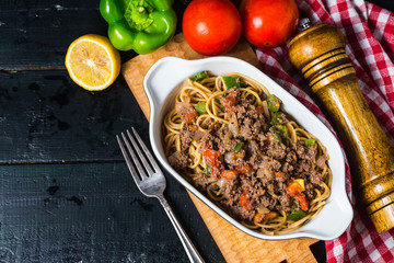 Beef spaghetti,There are plenty of tomatoes and chopped beef on it.
