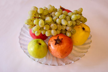 Яблоко, гранат, айва и виноград
