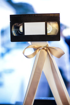 Video Cassetta VHS sopra fiocco crema