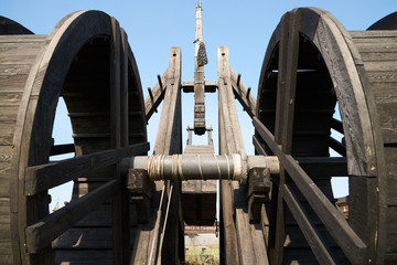 Rope tensioning mechanism for loading the catapult