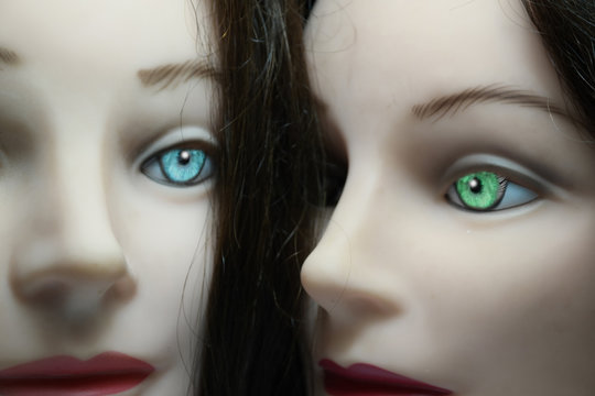 Donna robot, bambola