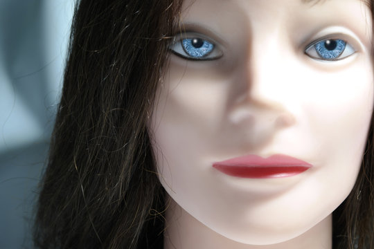 Donna robot, bambola
