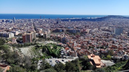 Fototapeta na wymiar Vistas a Barcelona y el mar mediterráneo