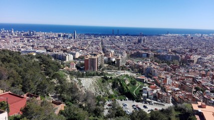 Fototapeta premium Vistas a Barcelona y el mar mediterráneo