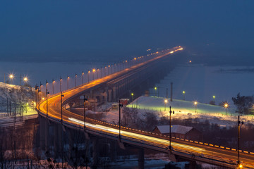 Obraz premium Khabarovsk bridge in winter at night